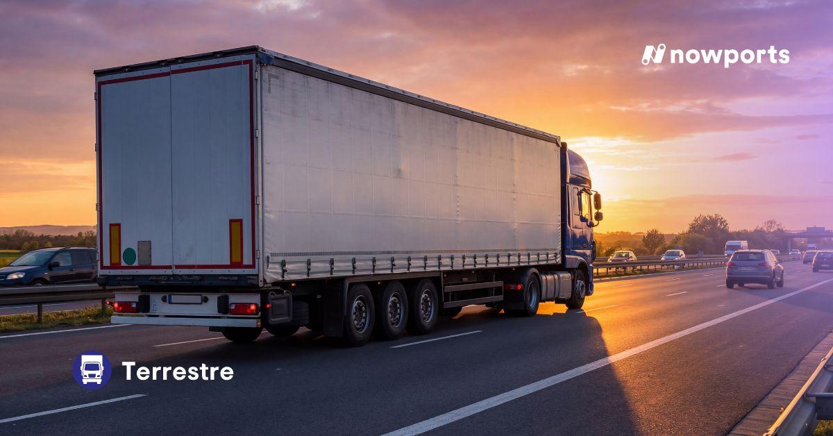 Cargo truck on the highway at sunset — Nowports Ground